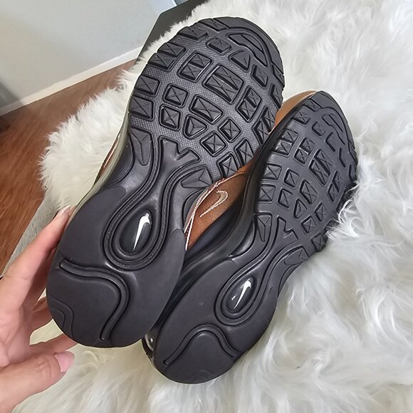 Amazon.com: Nike WMNS Air Max 97 CT1176 900 Copper para  Nike Air Max 97 Copper | Women’s Size 7.5 | Excellent Condition | CT1176-900